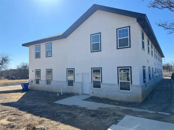 6800 Oak Crest Drive W, Kennedale, TX 76140