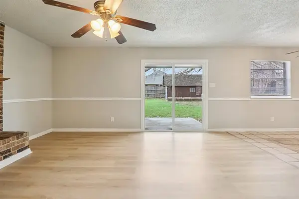 413 Glenhaven Drive, Azle, TX 76020