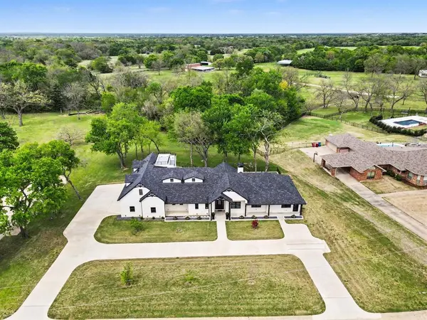 1421 Red Oak Circle, Farmersville, TX 75442