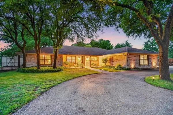 85 Crown Road, Willow Park, TX 76087
