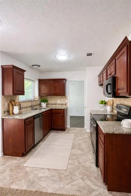 1929 Smokey Mountain Trail, Mesquite, TX 75149