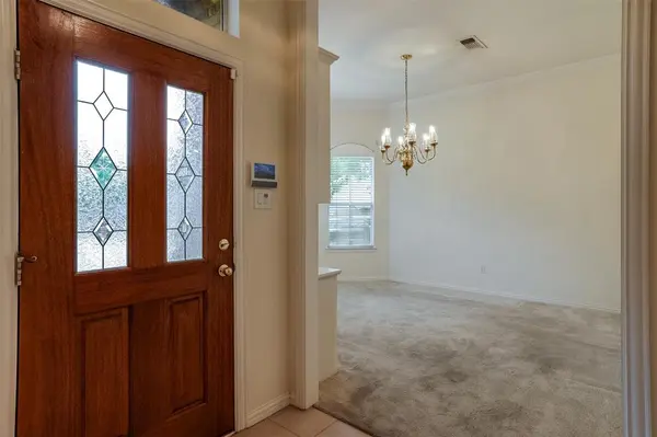 4734 Village Oak Drive, Arlington, TX 76017