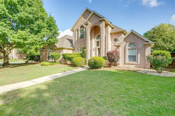 912 Thomas Crossing Drive, Fort Worth, TX 76028