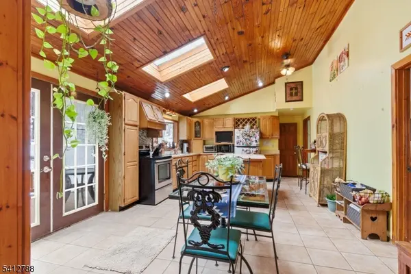 543 Lakeside Ave, Hopatcong Boro, NJ 07821