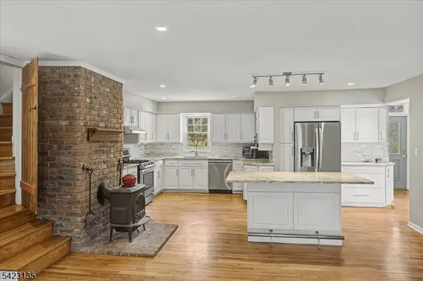 442 Buckhorn Dr, White Twp., NJ 07823