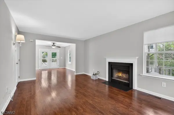 61 Pine St, Newton Town, NJ 07860