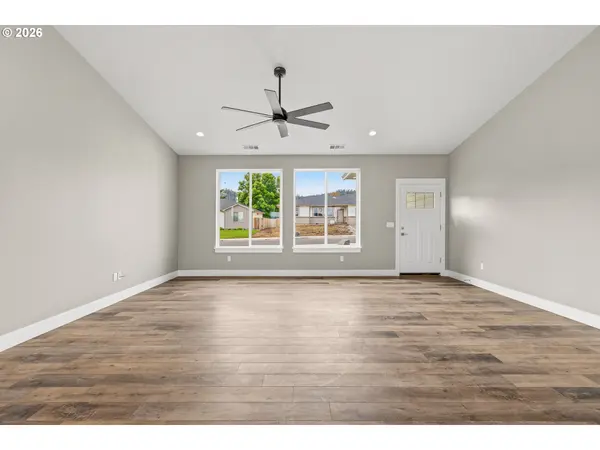 260 SE Logan St, Winston, OR 97496