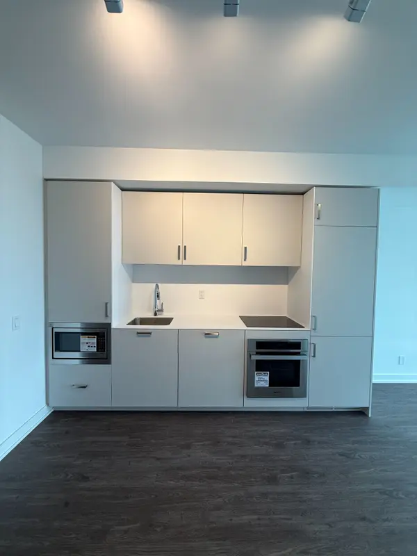 88 Queen ST #4009, Toronto C08, ON M5C 0B6