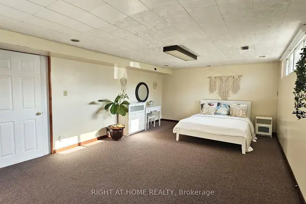 58 Caines AVE #Lower, Toronto C07, ON M2R 2L3