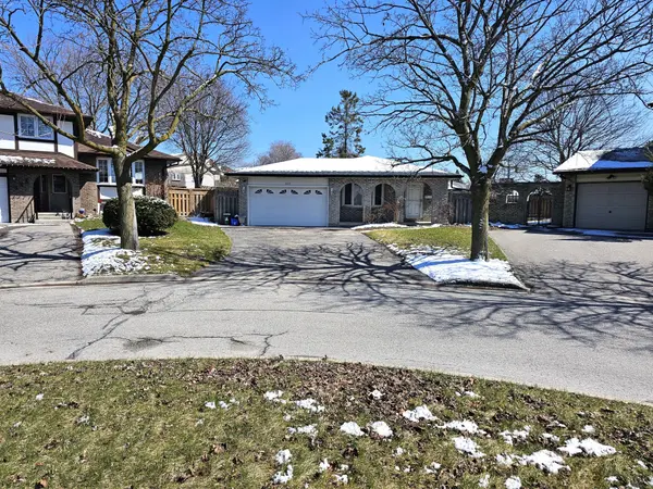 537 Lisbon CT, Oshawa, ON L1J 6R3