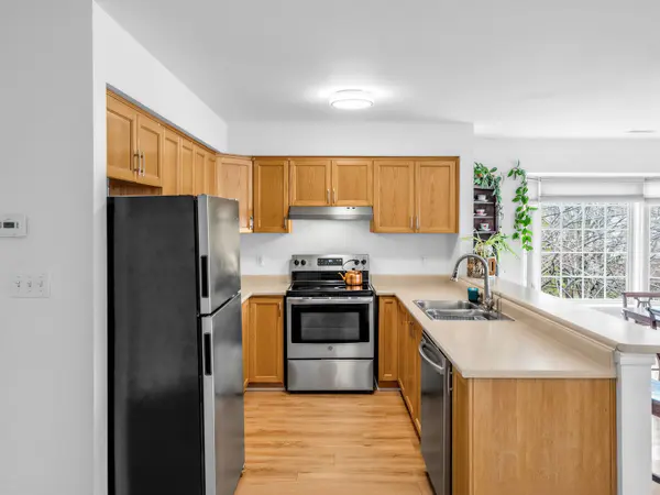 705 CUMBERLAND AVE #10, Burlington, ON L7N 3W4