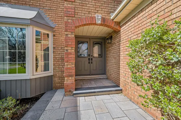 1496 Tanner CT, Oakville, ON L6M 2Z3