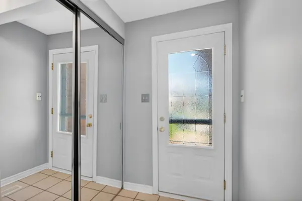 47 Sunridge LN #10, Barrhaven, ON K2J 2N9