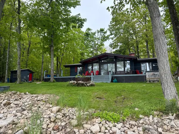 686 Grand Island RD, Kawartha Lakes, ON K6H 5R7