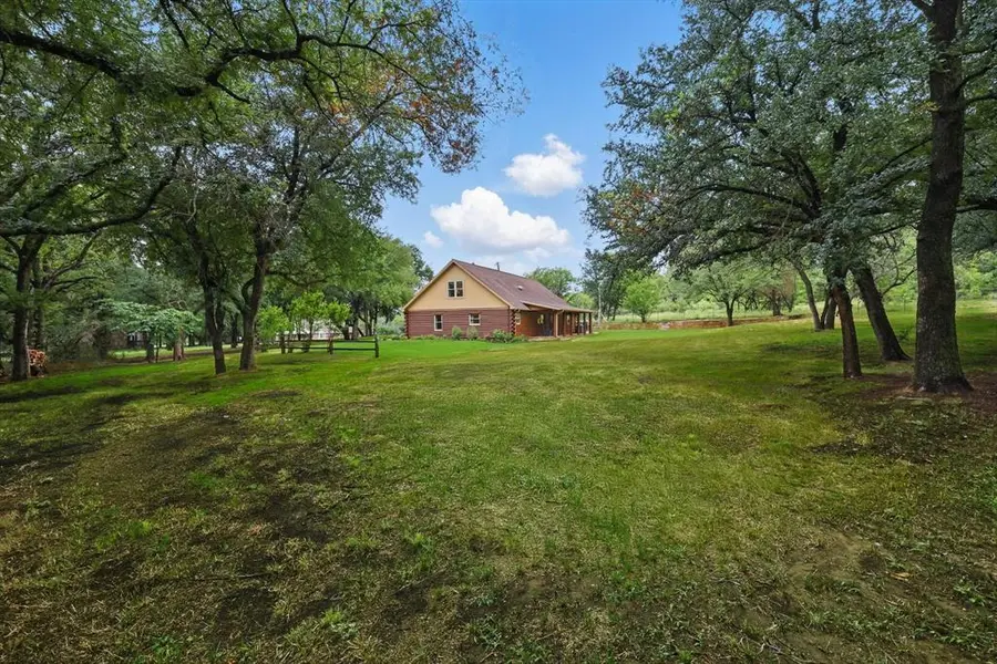 127 Pleasant Valley Lane, Weatherford, TX 76087