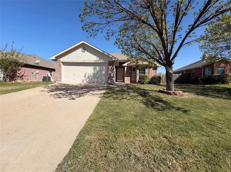 105 Kings Way Drive, Rhome, TX 76078