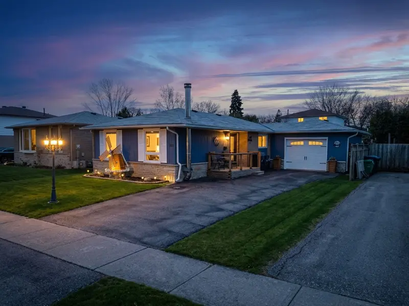 202 ARCHDEKIN DR, Brampton, ON L6V 1Z1