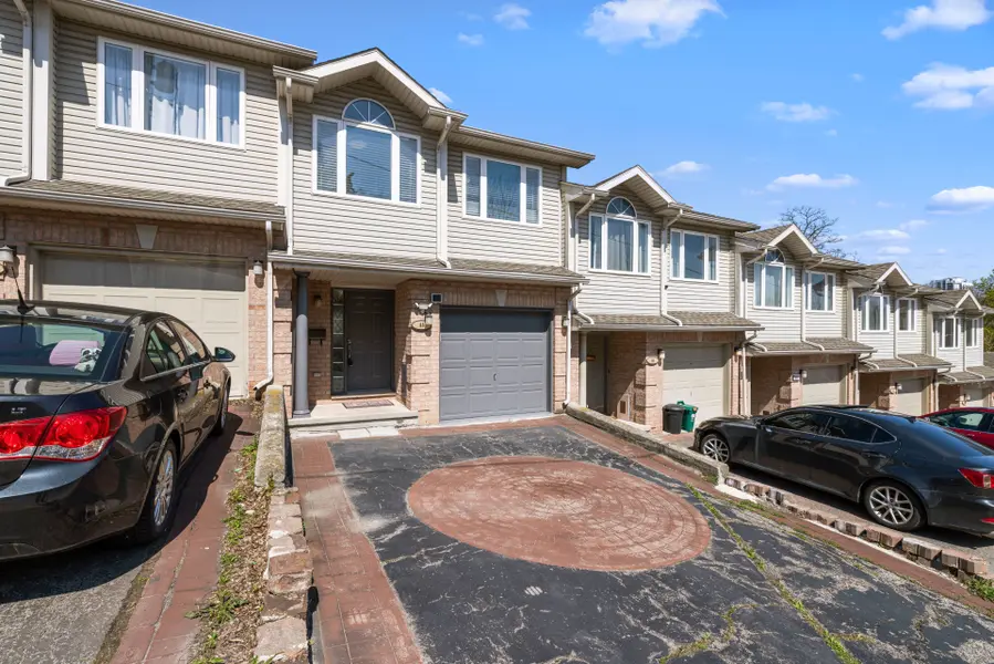 8A Hainer ST, St. Catharines, ON L2S 1M4