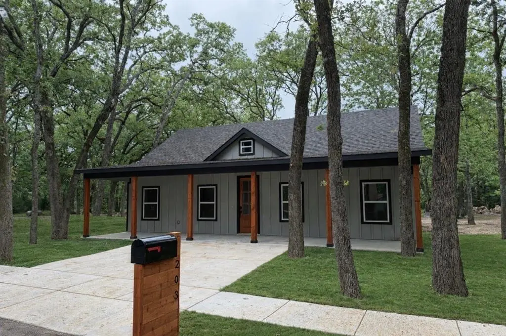 203 Seagrove Lane, Quinlan, TX 75474