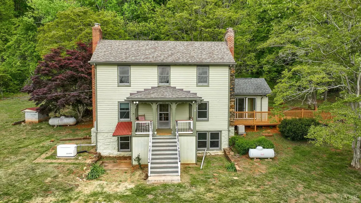 952 Naked Mountain LN, Shipman, VA 22971