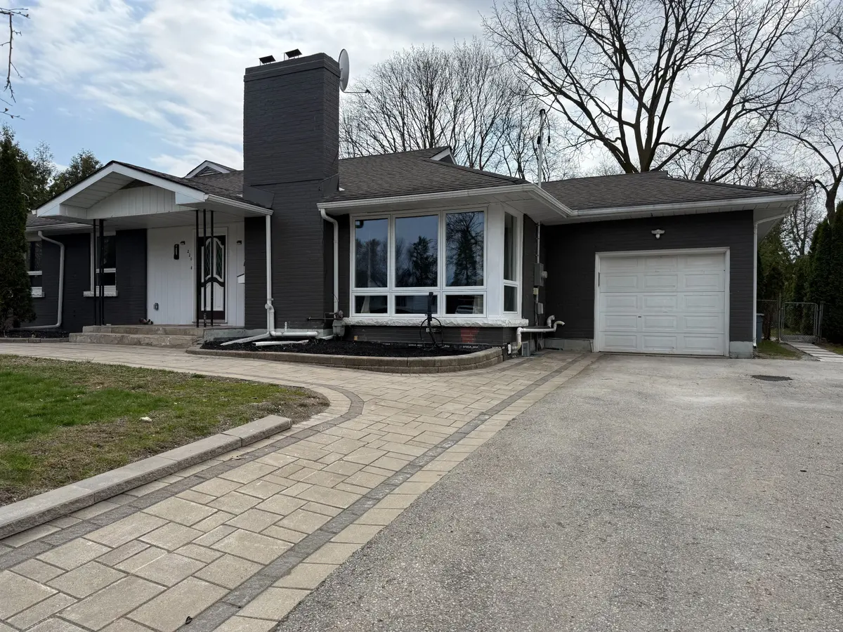 220 Millard AVE #1 (Front), Newmarket, ON L3Y 1Z2