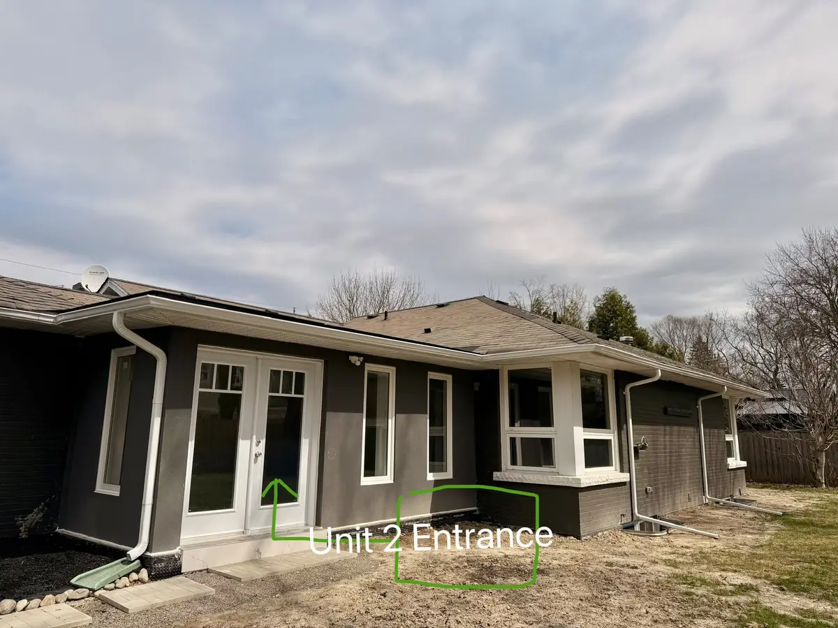 220 Millard AVE #2 (Back), Newmarket, ON L3Y 1Z2