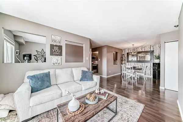 481 Thompson DR, Winnipeg, MB R3J 3X6