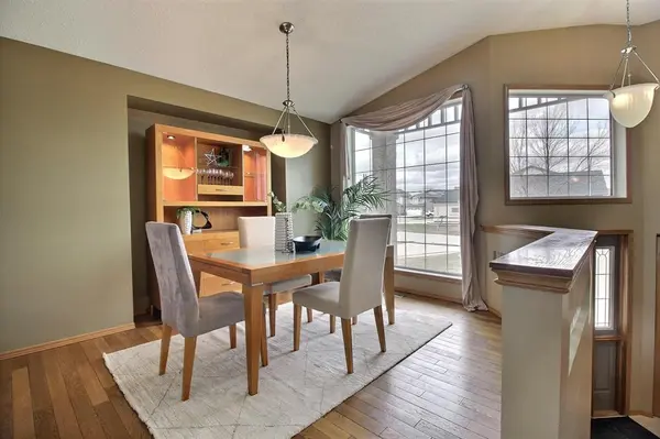 108 Brian Monkman Bay, Winnipeg, MB R3X 2G1