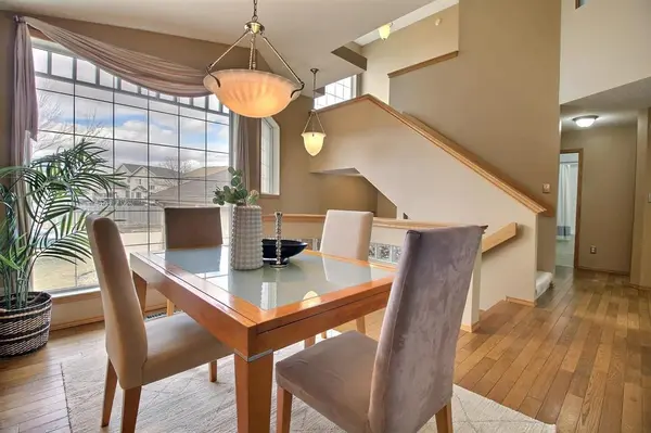 108 Brian Monkman Bay, Winnipeg, MB R3X 2G1