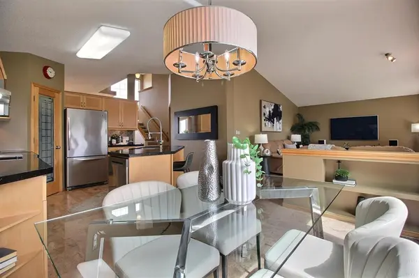 108 Brian Monkman Bay, Winnipeg, MB R3X 2G1