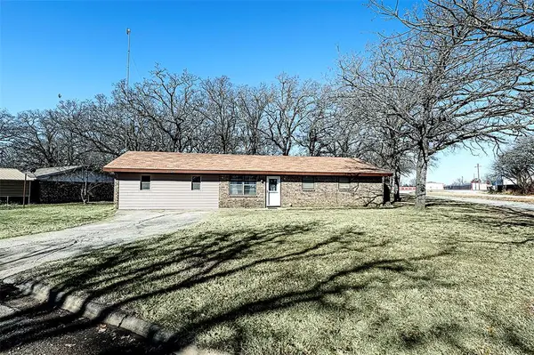 220 Tanglewood Street, Bowie, TX 76230