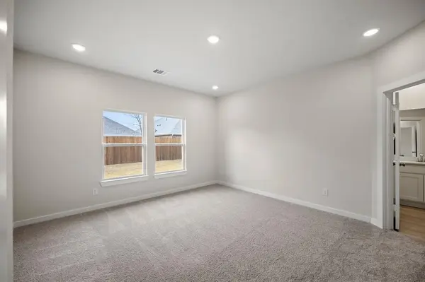 321 Amberville Drive, Red Oak, TX 75154