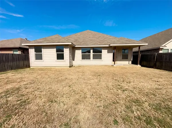 509 Stone Crossing Lane, Fort Worth, TX 76140