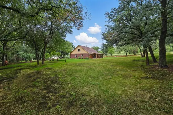 127 Pleasant Valley Lane, Weatherford, TX 76087