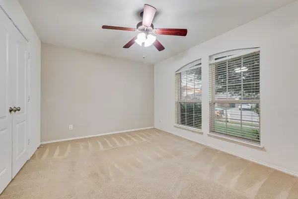 500 Crescent Creek Lane, Fort Worth, TX 76140