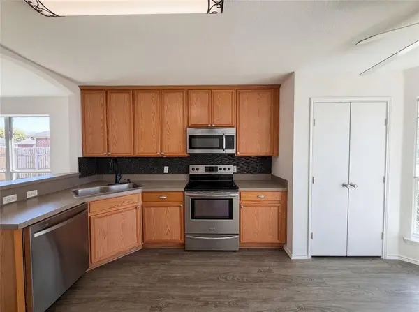 105 Kings Way Drive, Rhome, TX 76078