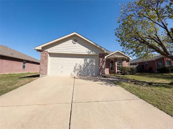 105 Kings Way Drive, Rhome, TX 76078