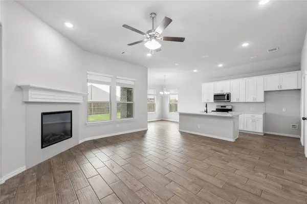 535 Hillcrest Circle, Justin, TX 76247