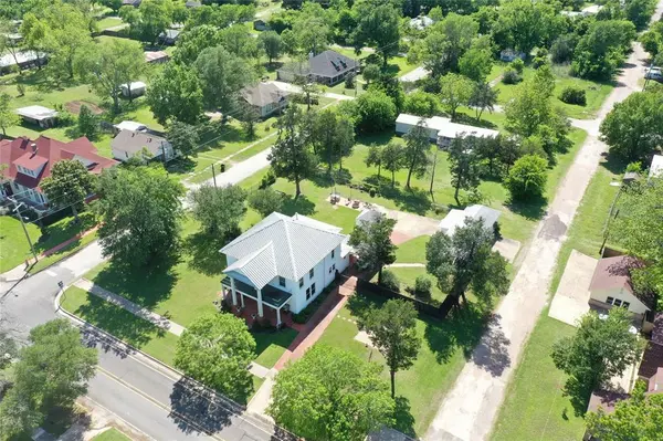 702 S 9th Avenue, Teague, TX 75860