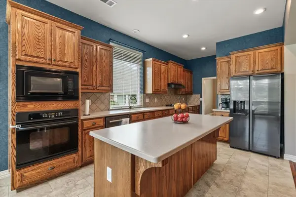 1904 Yarmouth Court, Mansfield, TX 76063