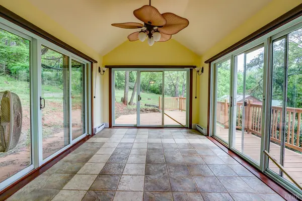 952 Naked Mountain LN, Shipman, VA 22971