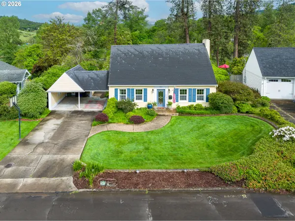 347 W RIVERSIDE DR, Roseburg, OR 97470