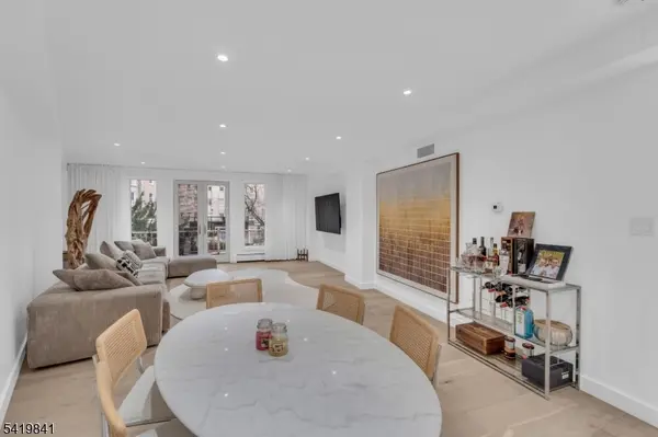 101 Shearwater Ct #25, Jersey City, NJ 07305