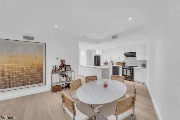 101 Shearwater Ct #25, Jersey City, NJ 07305