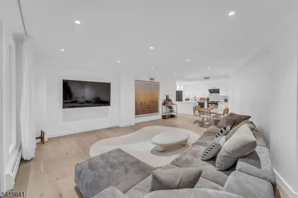 101 Shearwater Ct #25, Jersey City, NJ 07305