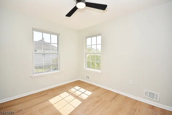 24 Straton Ct, Sayreville Boro, NJ 08859