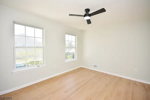 24 Straton Ct, Sayreville Boro, NJ 08859