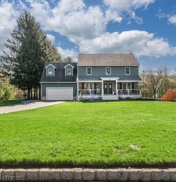 8 East Gate Dr, Vernon Twp., NJ 07418