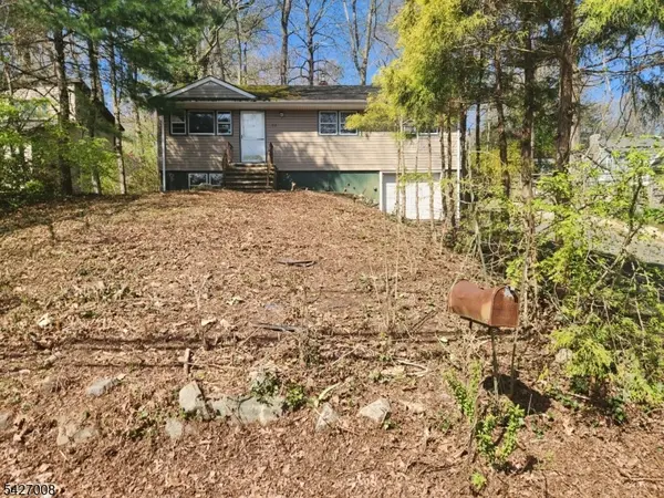 286 Cupsaw Dr, Ringwood Boro, NJ 07456