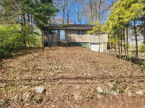 286 Cupsaw Dr, Ringwood Boro, NJ 07456